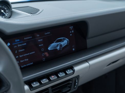 Used 2025 Porsche 911 Carrera 4 GTS image 28