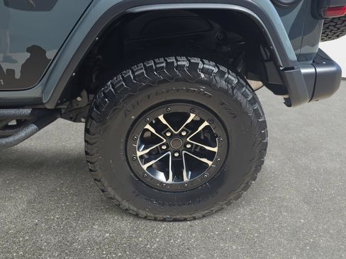 Used 2024 Jeep Wrangler Unlimited Rubicon AWD/4WD image 31