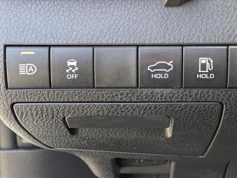 Used 2020 Toyota Camry SE image 9