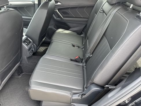 Used 2023 Volkswagen Tiguan SE FWD image 11