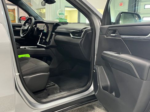 Certified 2025 GMC Acadia Elevation image 9