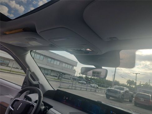 New 2026 Lincoln Navigator Black Label w/ Black Label Special Edition AWD/4WD image 30
