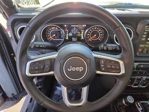 Used 2019 Jeep Wrangler Unlimited Sahara image 18