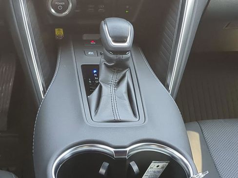 Used 2024 Toyota Venza Limited image 17