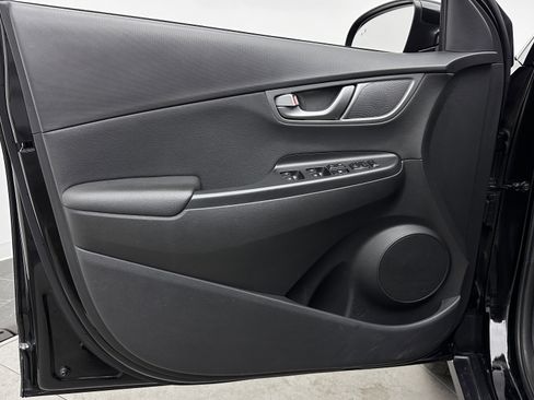 Used 2021 Hyundai Kona Limited w/ Cargo Package image 11