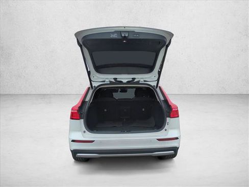 Used 2025 Volvo V60 B5 Cross Country Plus image 6