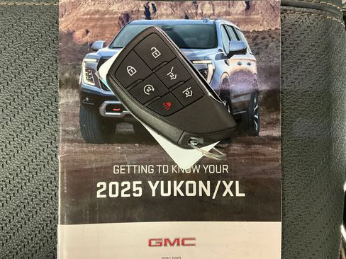 Used 2025 GMC Yukon AT4 w/ AT4 Premium Package AWD/4WD image 14