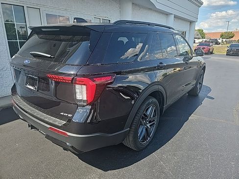 Used 2025 Ford Explorer ST-Line w/ ST-Line Street Pack image 4