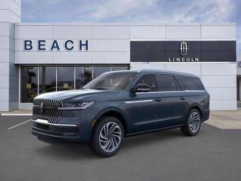 New 2025 Lincoln Navigator L Reserve AWD/4WD image 2