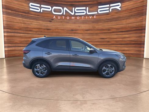 Used 2025 Ford Escape ST-Line w/ Cold Weather Package AWD/4WD image 8