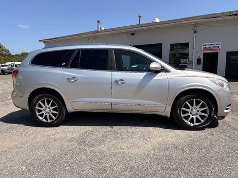 Used 2017 Buick Enclave Leather FWD image 6