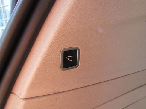 Used 2022 Chrysler Pacifica Touring-L image 25