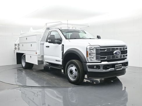New 2025 Ford F450 XL w/ XL Chrome Package image 59