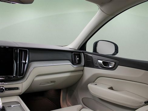 Certified 2025 Volvo XC60 B5 Ultra w/ Climate Package image 17