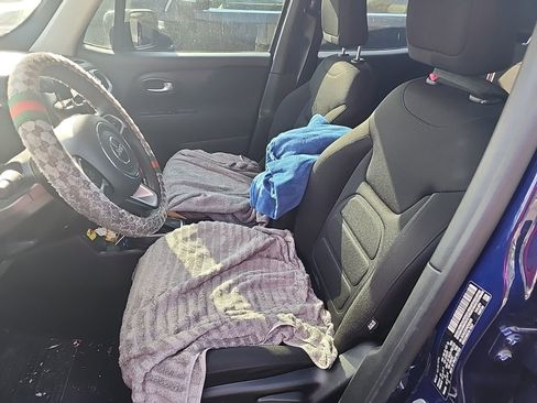 Used 2021 Jeep Renegade Latitude image 9