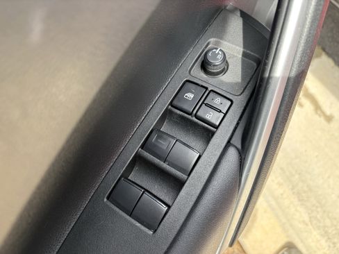 Used 2022 Toyota Corolla Cross LE AWD/4WD image 26