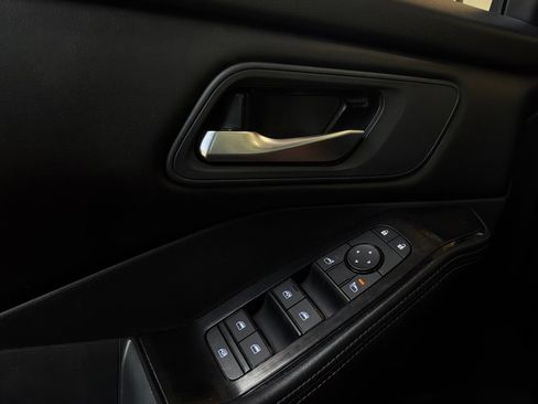 Used 2025 Nissan Rogue SV FWD image 21