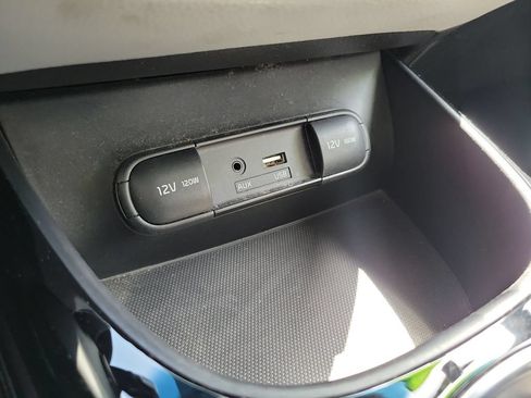Used 2017 Kia Soul + w/ Primo Package FWD image 29