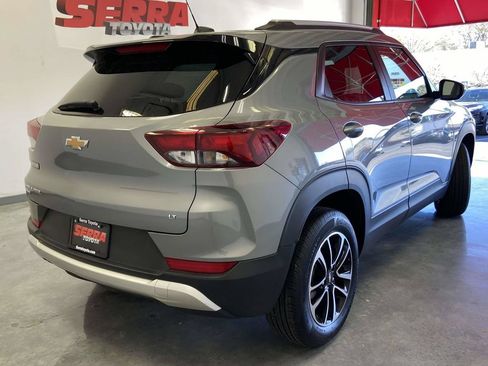 Used 2025 Chevrolet TrailBlazer LT AWD/4WD image 3