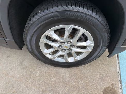 Used 2018 Chevrolet Traverse LT FWD image 9