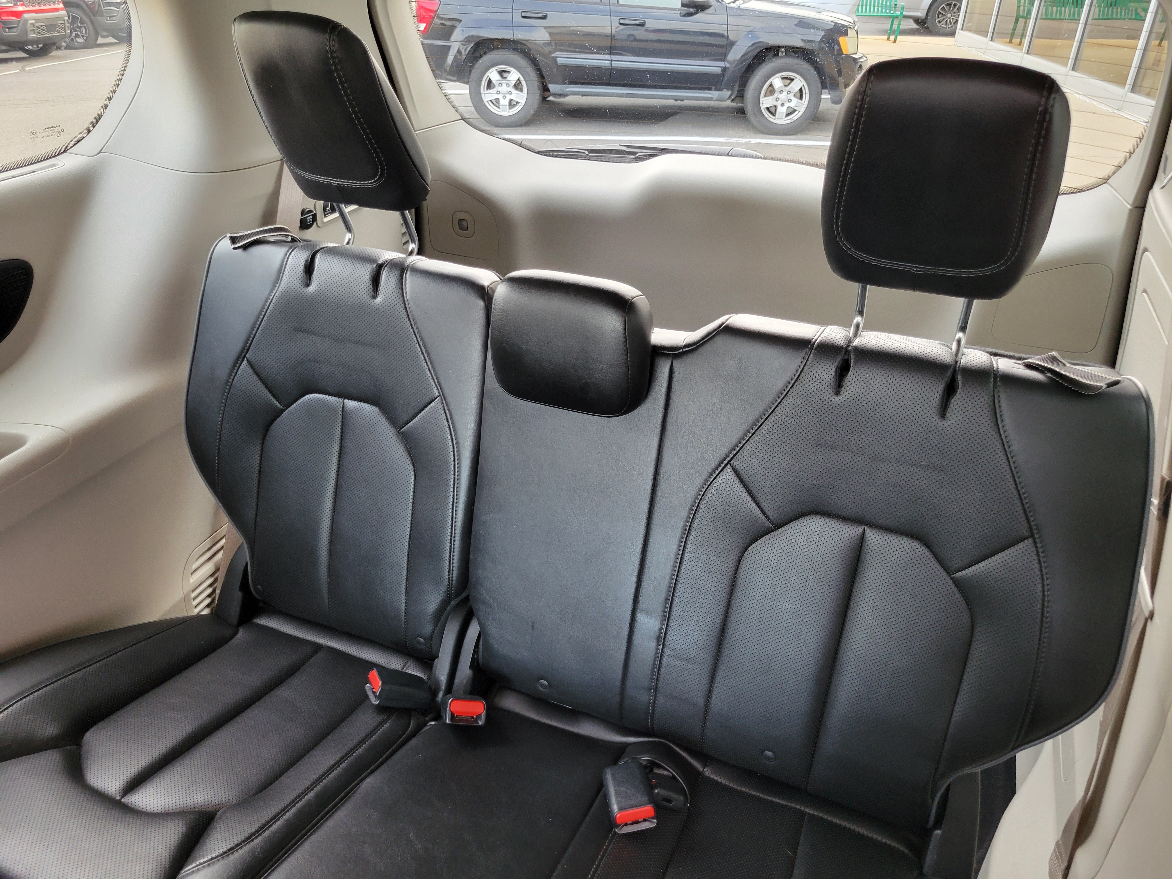 Used 2018 Chrysler Pacifica Limited FWD image 21
