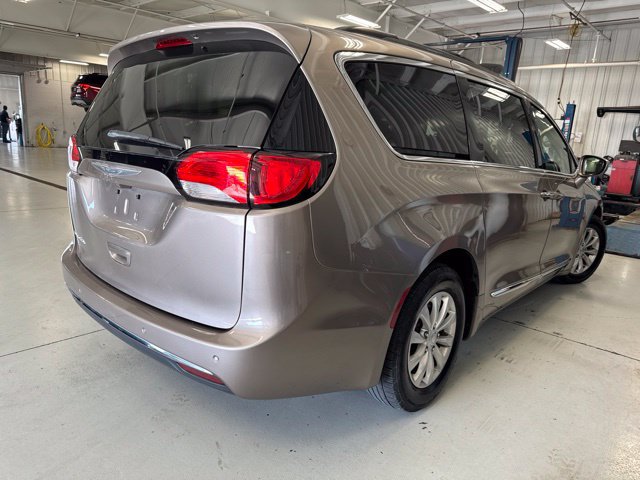 Used 2017 Chrysler Pacifica Touring-L FWD image 15