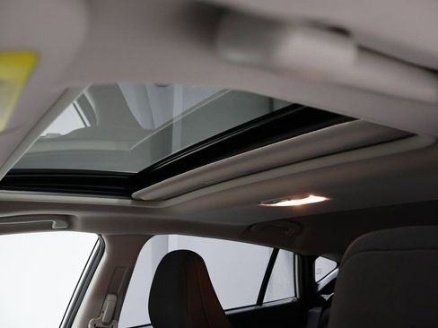 Used 2025 Subaru Crosstrek 2.0i Premium image 9