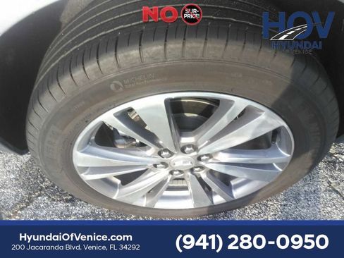 Used 2025 Cadillac XT5 Premium Luxury FWD image 14