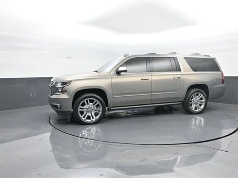Used 2019 Chevrolet Suburban Premier w/ Premier Plus Edition image 4