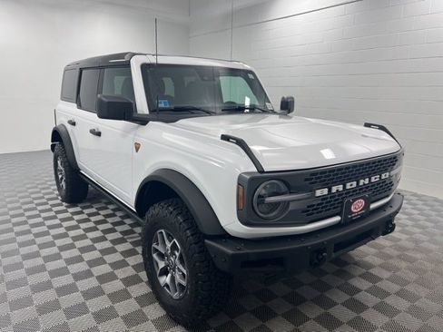 Used 2024 Ford Bronco Badlands image 1