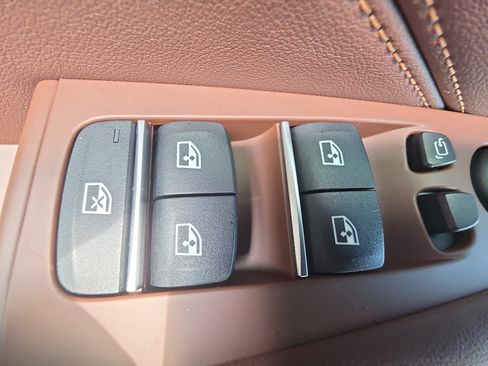 Used 2025 BMW X5 M60i AWD/4WD image 30