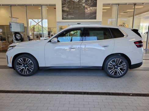 New 2026 BMW X3 xDrive30i w/ Premium Package AWD/4WD image 2