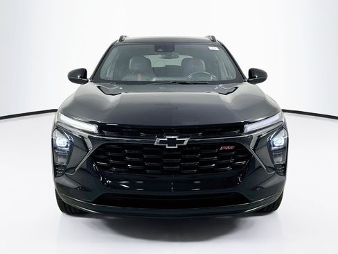 Used 2025 Chevrolet Trax RS FWD image 2