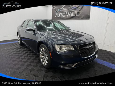 Used 2017 Chrysler 300 C RWD image 1