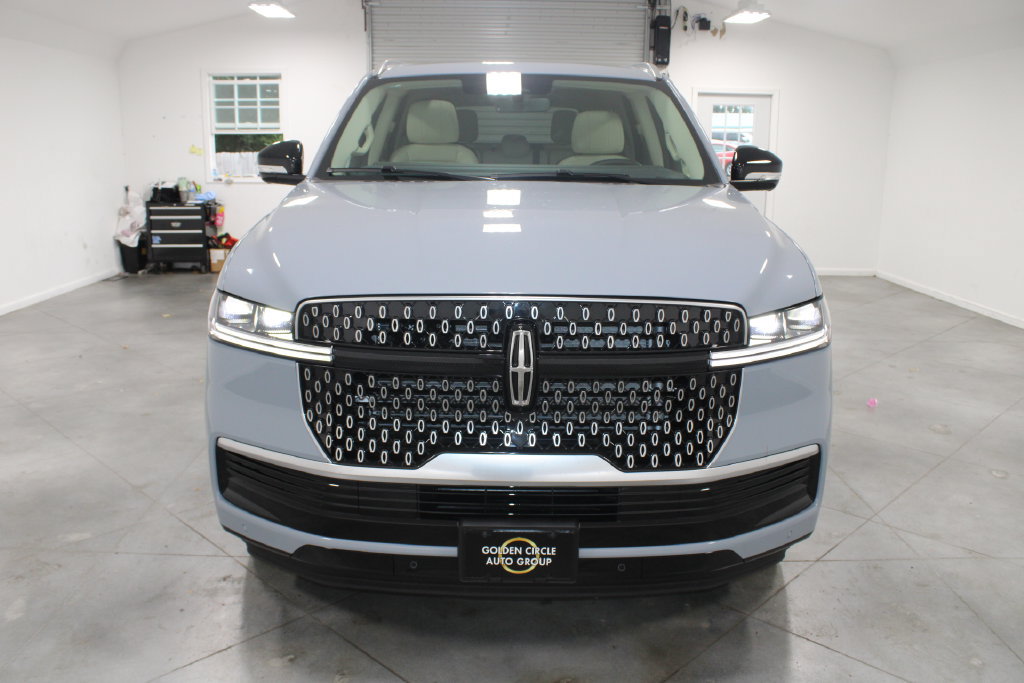 New 2027 Lincoln Navigator Reserve AWD/4WD image 2