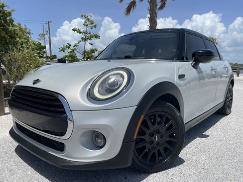 Used 2020 MINI Cooper 4-Door Hardtop w/ Storage Package FWD image 32