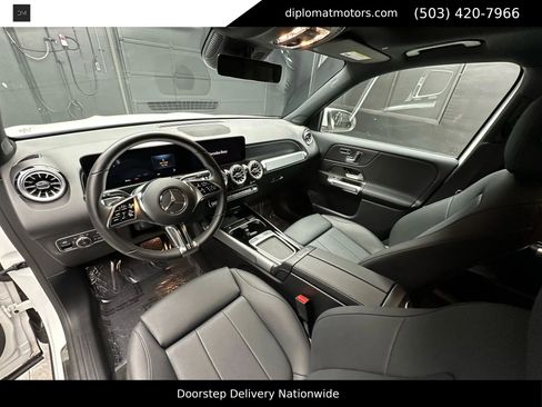 Used 2024 Mercedes-Benz EQB 300 4MATIC image 17