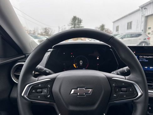 Used 2024 Chevrolet Trax ACTIV w/ Sunroof Package image 11