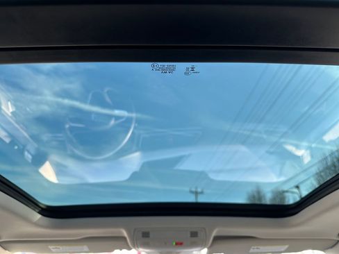 Used 2024 Volkswagen Tiguan SE image 23