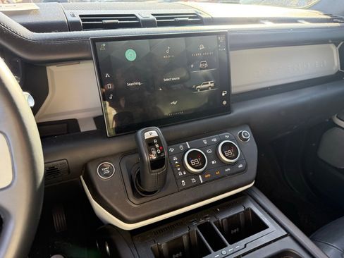 Used 2023 Land Rover Defender 130 First Edition image 21
