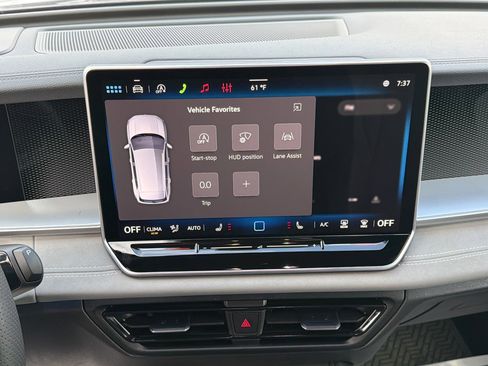 New 2026 Volkswagen Tiguan SE R-Line FWD image 30