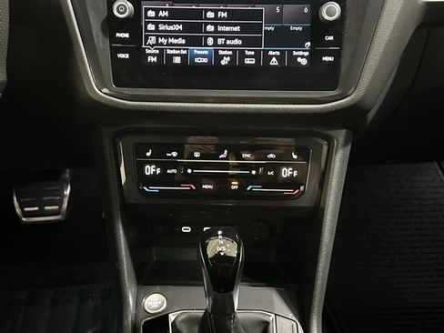 Certified 2024 Volkswagen Tiguan SE R-Line image 33