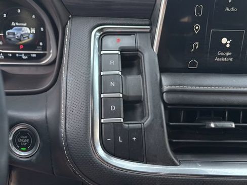 Used 2023 GMC Yukon XL SLT AWD/4WD image 30