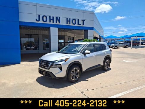 Used 2025 Nissan Rogue SV FWD image 1