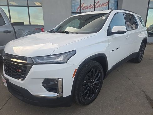 Used 2022 Chevrolet Traverse RS image 2