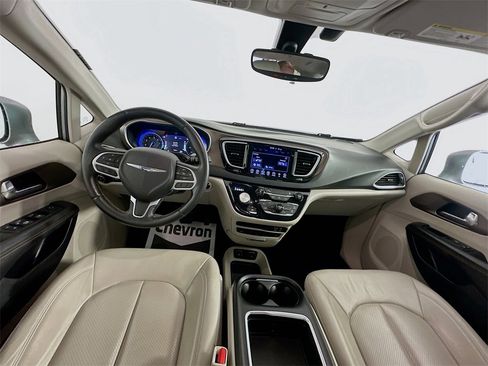 Used 2017 Chrysler Pacifica Touring-L Plus image 21