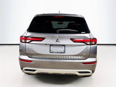 Used 2023 Mitsubishi Outlander SE image 6