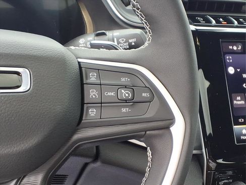 New 2025 Jeep Grand Cherokee L Altitude image 16