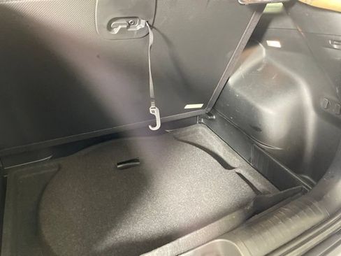 Used 2019 Jeep Cherokee Limited AWD/4WD image 11