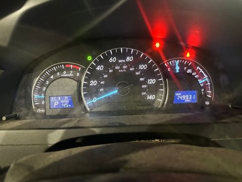 Used 2015 Toyota Camry LE image 9